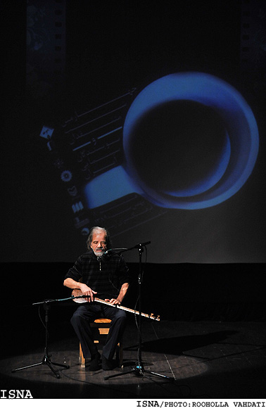 اجراي موسيقي توسط جلال ذوالفنون/روح‌اله وحدتي - ايسنا