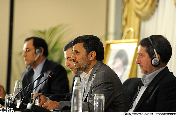 نشست خبري رييس جمهور در حاشيه‌ي اجلاس سيكا - استانبول/منا هوبه فكر ايسنا