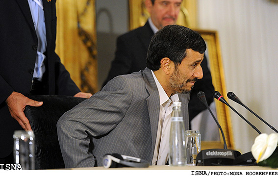 نشست خبري رييس جمهور در حاشيه‌ي اجلاس سيكا - استانبول/منا هوبه فكر ايسنا