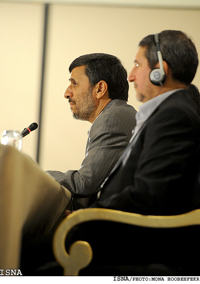 نشست خبري رييس جمهور در حاشيه‌ي اجلاس سيكا - استانبول/منا هوبه فكر ايسنا