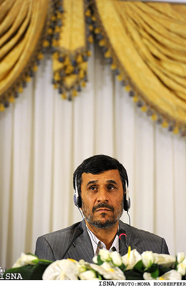 نشست خبري رييس جمهور در حاشيه‌ي اجلاس سيكا - استانبول/منا هوبه فكر ايسنا