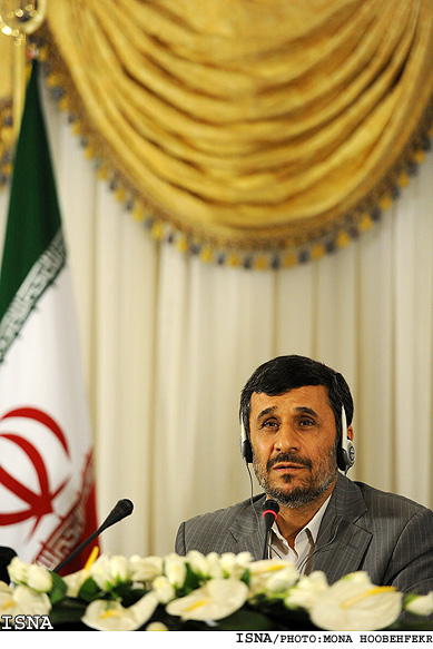 نشست خبري رييس جمهور در حاشيه‌ي اجلاس سيكا - استانبول/منا هوبه فكر ايسنا