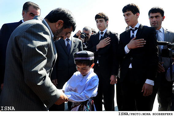 بدرقه رسمي رييس جمهور توسط امام علي رحمان در تاجيكستان / منا هوبه فكر - ايسنا