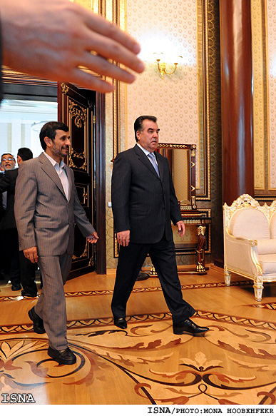 بدرقه رسمي رييس جمهور توسط امام علي رحمان در تاجيكستان / منا هوبه فكر - ايسنا