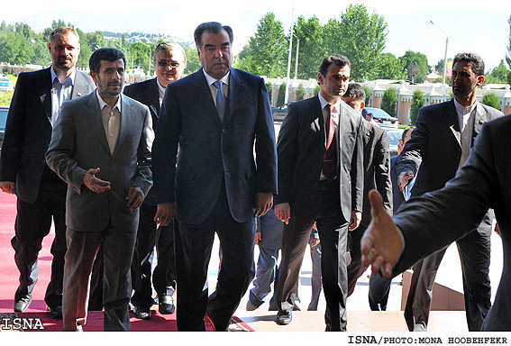 بدرقه رسمي رييس جمهور توسط امام علي رحمان در تاجيكستان / منا هوبه فكر - ايسنا