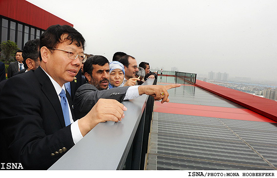 بازديد رييس جمهور از غرفه چين در اكسپوي 2010 شانگهاي / منا هوبه فكر - ايسنا