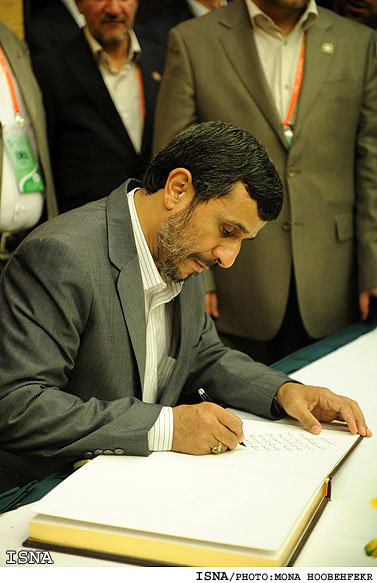 بازديد رييس جمهور از غرفه چين در اكسپوي 2010 شانگهاي / منا هوبه فكر - ايسنا