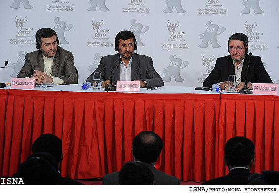 نشست خبري رييس جمهور در حاشيه بازديد از اكسپوي 2010 شانگهاي / منا هوبه فكر-ايسنا