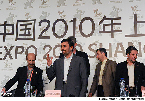 نشست خبري رييس جمهور در حاشيه بازديد از اكسپوي 2010 شانگهاي / منا هوبه فكر-ايسنا