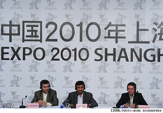 نشست خبري رييس جمهور در حاشيه بازديد از اكسپوي 2010 شانگهاي / منا هوبه فكر-ايسنا