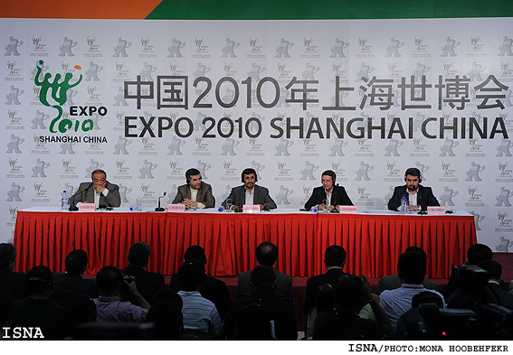 نشست خبري رييس جمهور در حاشيه بازديد از اكسپوي 2010 شانگهاي / منا هوبه فكر-ايسنا