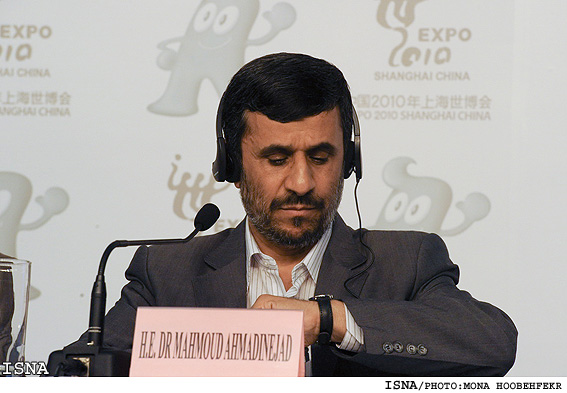 نشست خبري رييس جمهور در حاشيه بازديد از اكسپوي 2010 شانگهاي / منا هوبه فكر-ايسنا