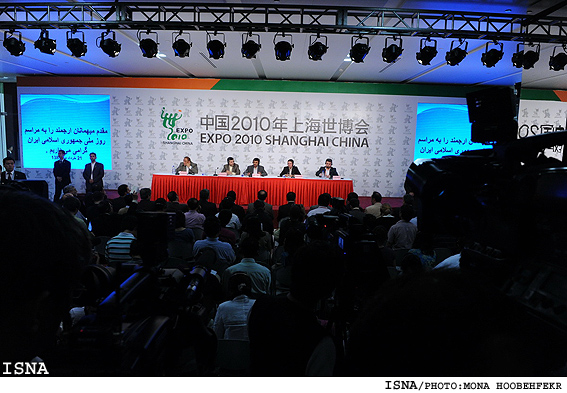 نشست خبري رييس جمهور در حاشيه بازديد از اكسپوي 2010 شانگهاي / منا هوبه فكر-ايسنا