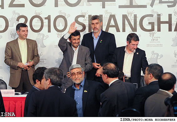 نشست خبري رييس جمهور در حاشيه بازديد از اكسپوي 2010 شانگهاي / منا هوبه فكر-ايسنا