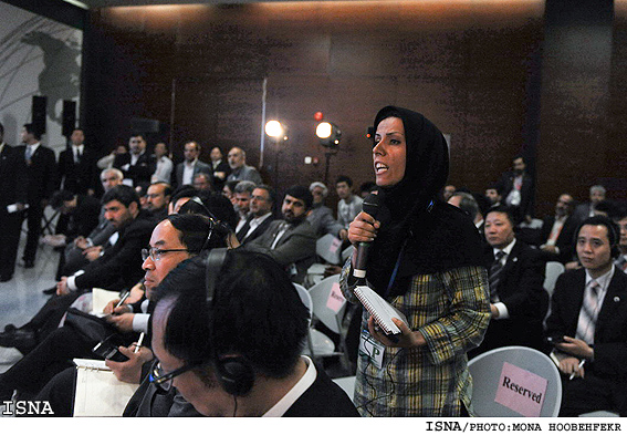 خبرنگار ايسنا در نشست خبري رييس جمهور - اكسپوي 2010 شانگهاي / منا هوبه فكر-ايسنا
