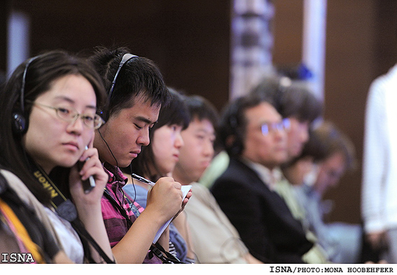 نشست خبري رييس جمهور در حاشيه بازديد از اكسپوي 2010 شانگهاي / منا هوبه فكر-ايسنا