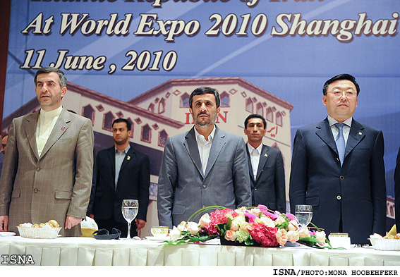 ديدار رييس‌جمهور با صنعت‌گران، بازرگانان وايرانيان مقيم چين/ منا هوبه فكر -ايسنا