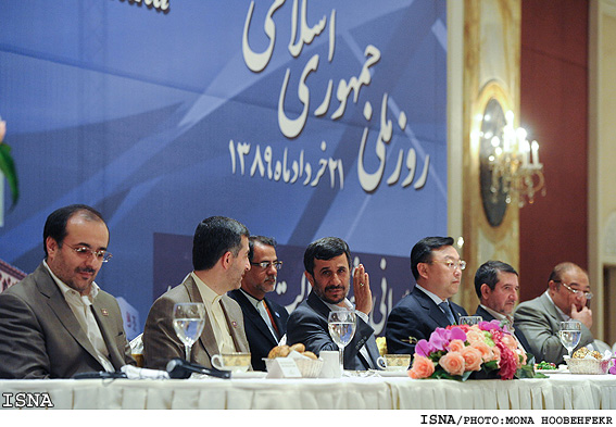 ديدار رييس‌جمهور با صنعت‌گران، بازرگانان وايرانيان مقيم چين/ منا هوبه فكر -ايسنا