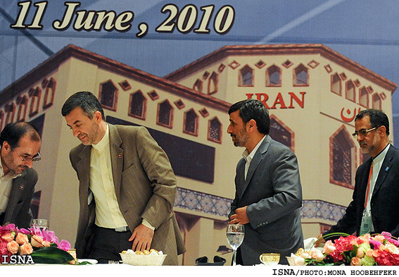 ديدار رييس‌جمهور با صنعت‌گران، بازرگانان وايرانيان مقيم چين/ منا هوبه فكر -ايسنا