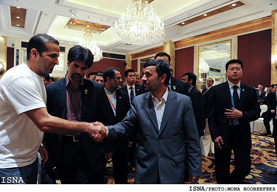 ديدار رييس‌جمهور با صنعت‌گران، بازرگانان وايرانيان مقيم چين/ منا هوبه فكر -ايسنا