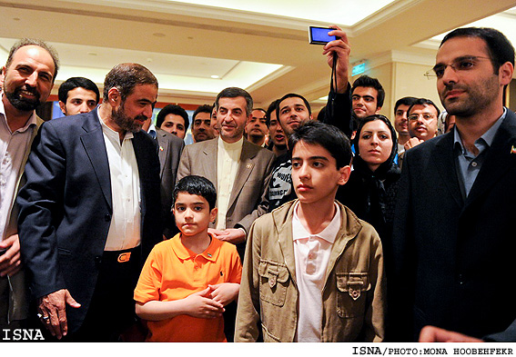 درحاشيه ديدار رييس‌جمهور با صنعت‌گران، بازرگانان وايرانيان مقيم چين/مناهوبه فكر