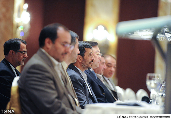 ديدار رييس‌جمهور با صنعت‌گران، بازرگانان وايرانيان مقيم چين/ منا هوبه فكر -ايسنا