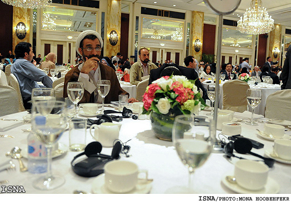 مراسم ديدار رييس‌جمهور با صنعت‌گران، بازرگانان وايرانيان مقيم چين/ منا هوبه فكر