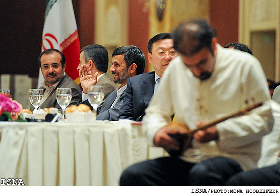 ديدار رييس‌جمهور با صنعت‌گران، بازرگانان وايرانيان مقيم چين/ منا هوبه فكر -ايسنا
