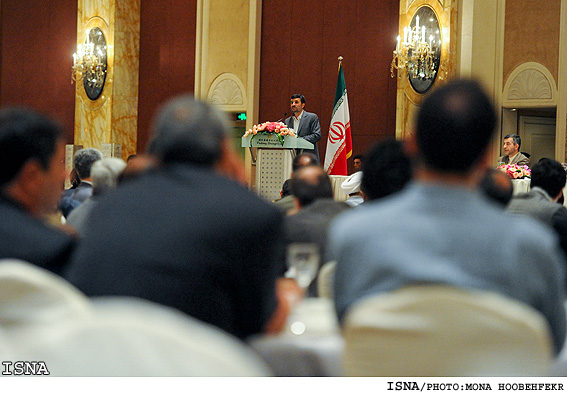 ديدار رييس‌جمهور با صنعت‌گران، بازرگانان وايرانيان مقيم چين/ منا هوبه فكر -ايسنا