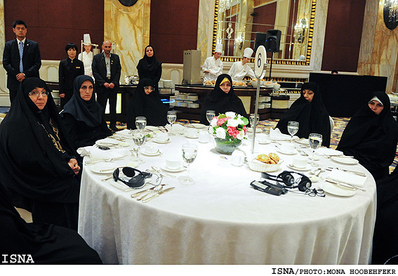 مراسم ديدار رييس‌جمهور با صنعت‌گران، بازرگانان وايرانيان مقيم چين/ منا هوبه فكر