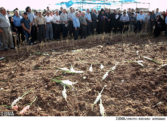 سالگرد و يادبود جانباختگان سانحه هواپيماي توپولوف، در محل سقوط-اطراف قزوين/ايسنا
