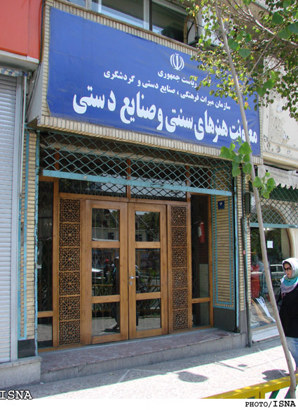 مديركل دفتر حمايت از توليد و بازرگاني صنايع دستي:
با انتقال به اصفهان بهتر مي‌توانيم برنامه‌ريزي كنيم
