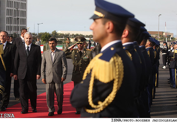 اداي احترام احمدي‌نژاد به آرامگاه سرباز گمنام لبنان/ روزبه جديدالاسلام