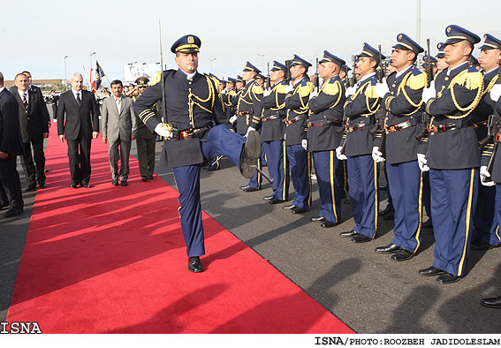 اداي احترام احمدي‌نژاد به آرامگاه سرباز گمنام لبنان/ روزبه جديدالاسلام