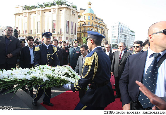 اداي احترام احمدي‌نژاد به آرامگاه سرباز گمنام لبنان/ روزبه جديدالاسلام