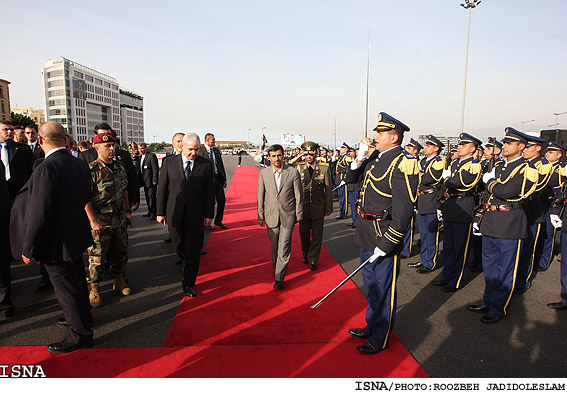 اداي احترام احمدي‌نژاد به آرامگاه سرباز گمنام لبنان/ روزبه جديدالاسلام