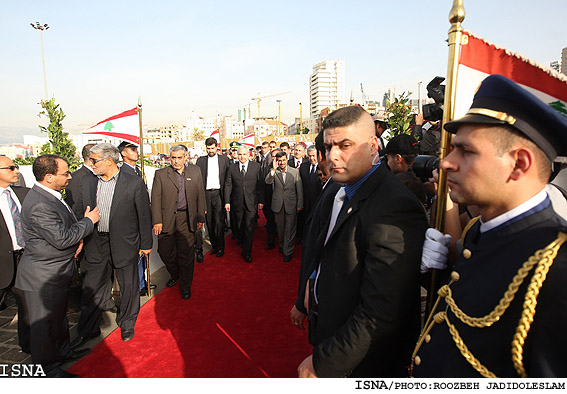 اداي احترام احمدي‌نژاد به آرامگاه سرباز گمنام لبنان/ روزبه جديدالاسلام