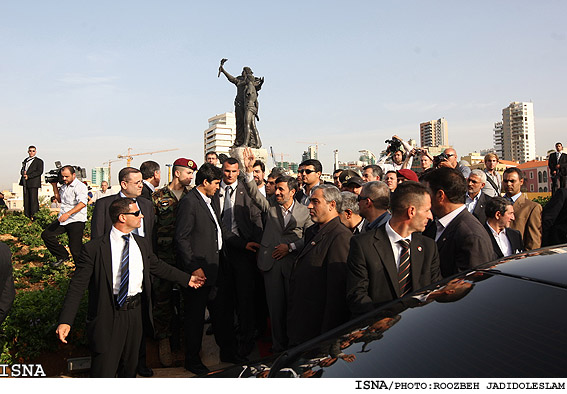 اداي احترام احمدي‌نژاد به آرامگاه سرباز گمنام لبنان/ روزبه جديدالاسلام