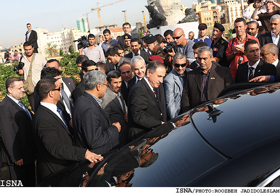 اداي احترام احمدي‌نژاد به آرامگاه سرباز گمنام لبنان/ روزبه جديدالاسلام