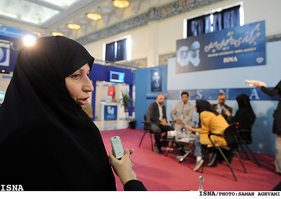 /بهترين و بدترين اتفاق‌ها/
تهمينه دانيالي:
تصويب و اجراي بيمه‌ي صنايع دستي بهترين
تحقق نيافتن ممنوعيت فروش آثار خارجي بدترين