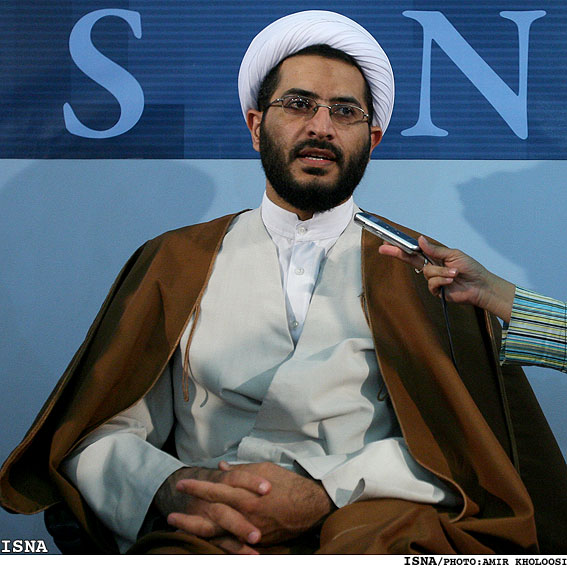 /نمايشگاه مطبوعات و خبرگزاري‌ها/
معاون فرهنگي اداره‌ي اوقاف و امور خيريه‌ي تهران:
پس از بررسي آسيب‌ها در حال مرمت بناي امامزاده زيد هستيم