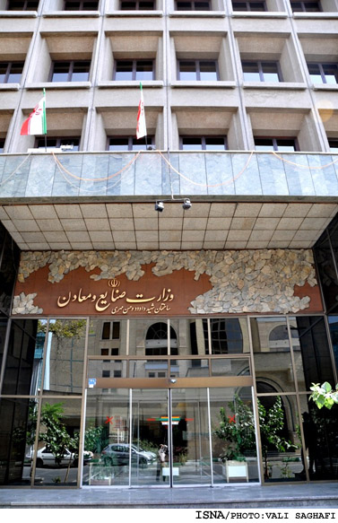 *نرخ رشد ارزش افزوده بخش صنعت و معدن؛ همچنان پرحرف و حديث* 
وزارت صنايع و معادن آمار بانك مركزي را رد كرد