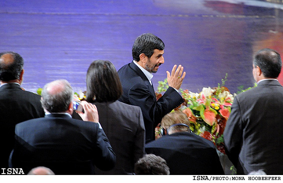 احمدي نژاد در سمينار بين‌المللي سرآمدان فرهنگ و هنر-تالار وحدت/ منا هوبه فكر