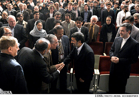 احمدي نژاد در سمينار بين‌المللي سرآمدان فرهنگ و هنر-تالار وحدت/ منا هوبه فكر