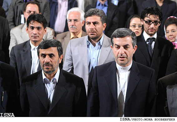 احمدي نژاد و مشايي در سمينار بين‌المللي سرآمدان فرهنگ و هنر/ منا هوبه فكر