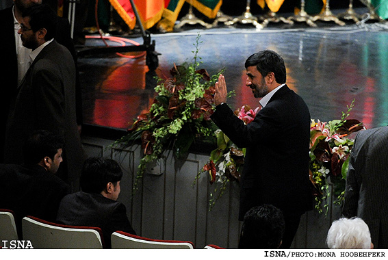 احمدي نژاد در سمينار بين‌المللي سرآمدان فرهنگ و هنر-تالار وحدت/ منا هوبه فكر