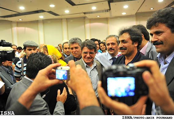 نمايشگاه سنتورها و سازهاي ابداعي استاد محمدرضا شجريان/ امير پورمند - ايسنا