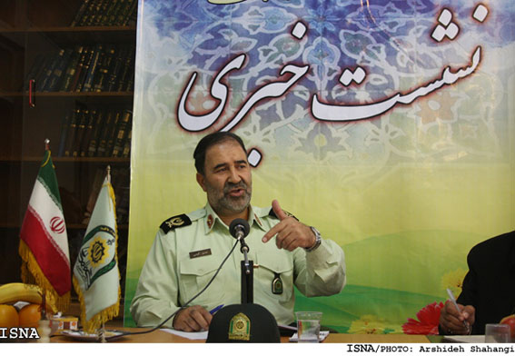 فرمانده انتظامي اصفهان:
چهار تيم پليسي حادثه خميني شهر را پيگيري‌ مي‌كند
پليس «گردشگر» هفته آينده آغار به کار مي‌كند
طرح «خوش حجاب» از هفته آينده اجرا مي‌شود