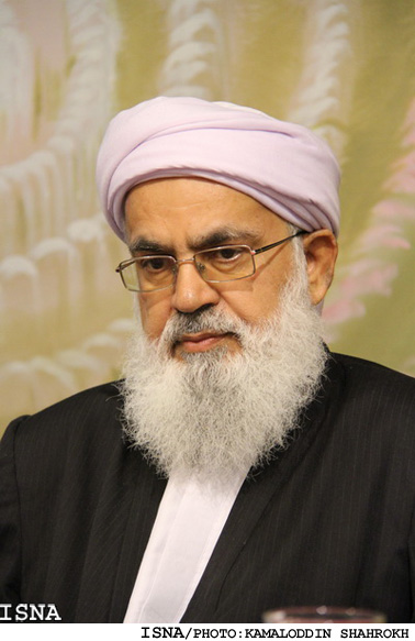 مشاور رييس جمهور در امور اهل سنت:
پرداختن مردم به عبادات شخصي به عزتمندي اسلام کمک نمي‌کند
