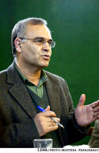 حسين‌آبادي:
شركت سازنده خودرو بايد خسارت زيان‌ديدگان ناشي از نقص فني خودروها را جبران كند
